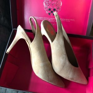Vince Camuto Nude heels in size 7.5